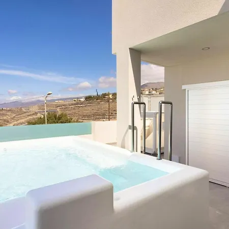 Holiday home Welcoming House With Jacuzzi In Tijoco Bajo Private Pool
